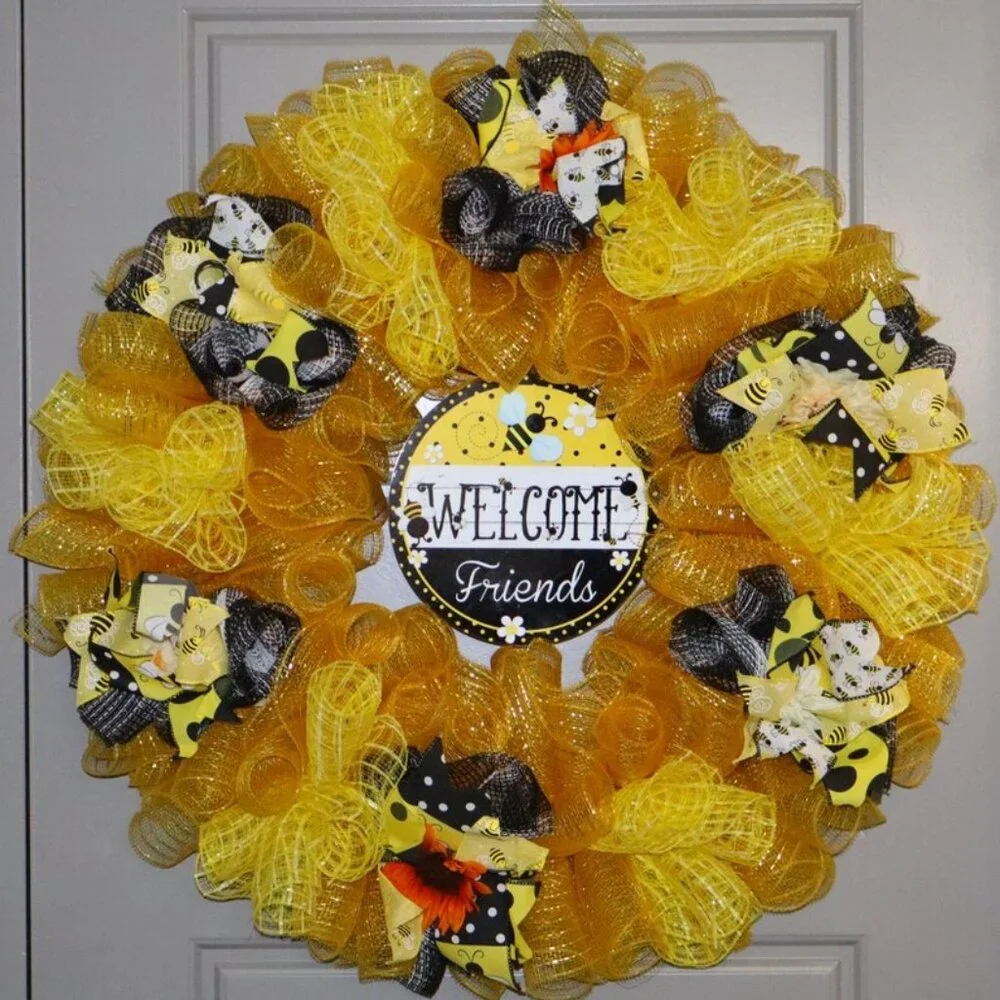 Custom Spring Bee Wreath - Picture 2 of 3